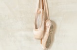 芭蕾鞋(让你做个独具匠心的舞者，从挑选芭蕾鞋开始！)